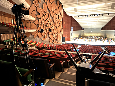 カメラとルータ(1階客席後方)