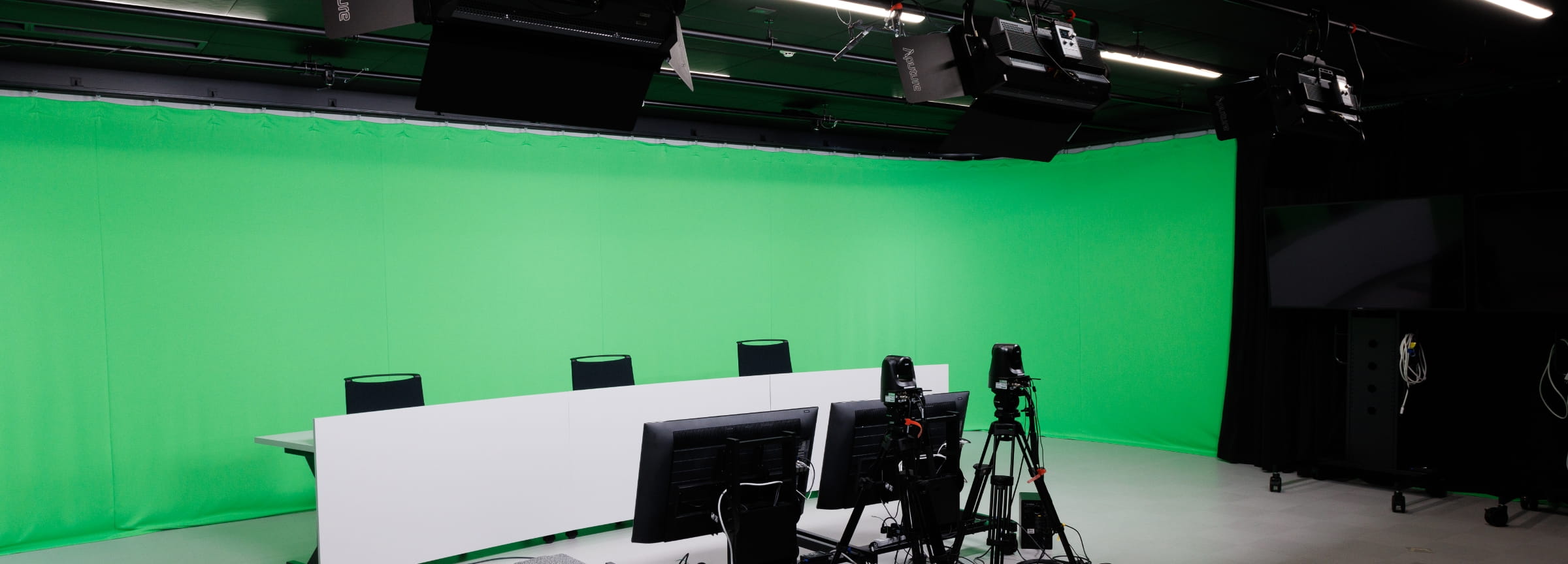 メインスタジオ（本社内 IIJ Studio TOKYO）